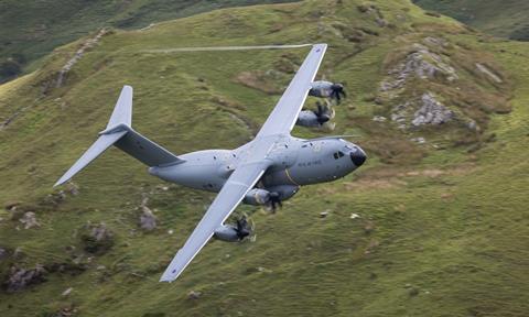 RAF A400M de faible niveau