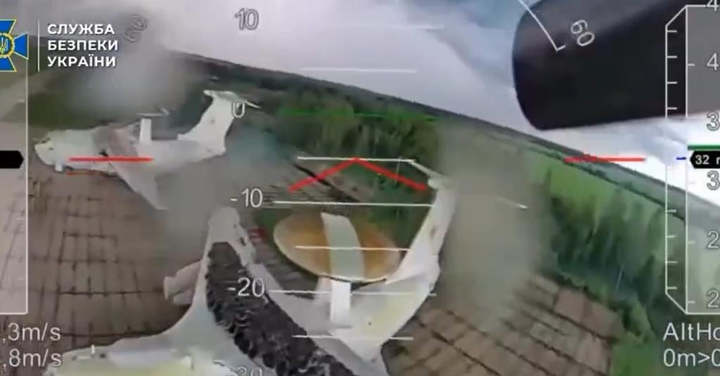 La vidéo indique deux A-50 russes ciblés dans la grève des drones ukrainiens


