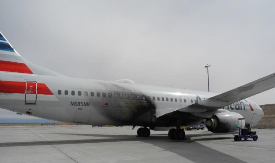 Pièces d'actionneur de département à tort trouvées après le feu du moteur américain 737


