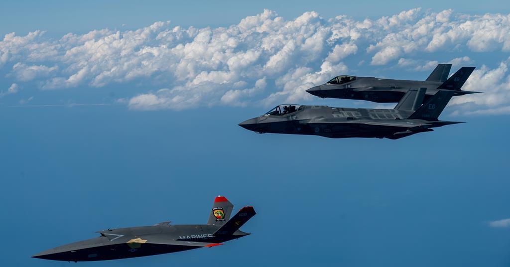 Militaire américain poursuivant le décollage et la variante d'atterrissage conventionnelles de Kratos XQ-58 Valkyrie


