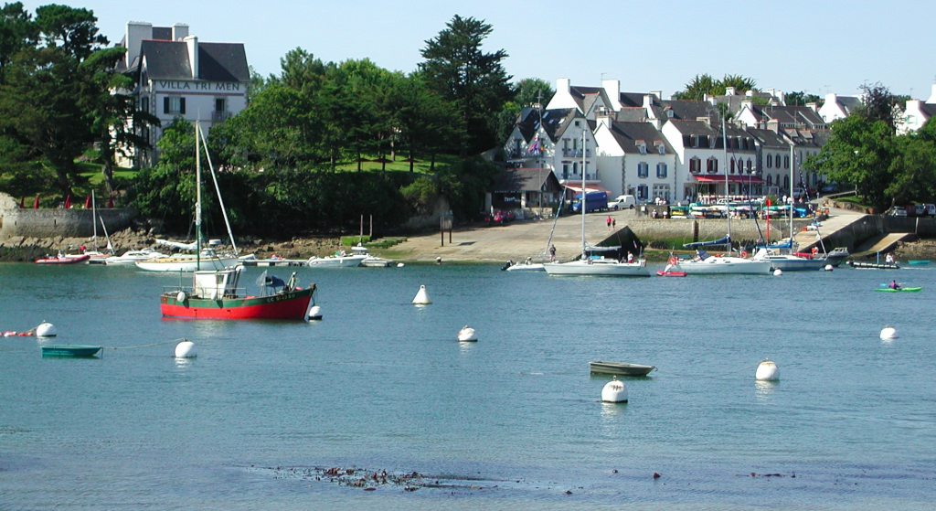 Ce village côtier attire des milliers de Français… mais les habitants veulent maintenant fermer leurs portes