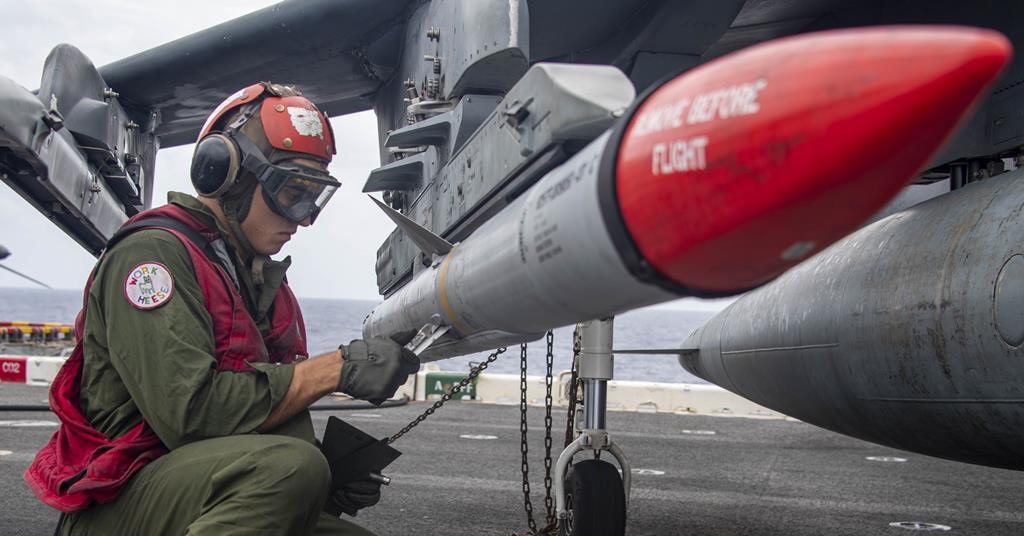 Raytheon sécurise la plus grande commande pour les missiles AMRAAM dans un contrat de 3,5 milliards de dollars