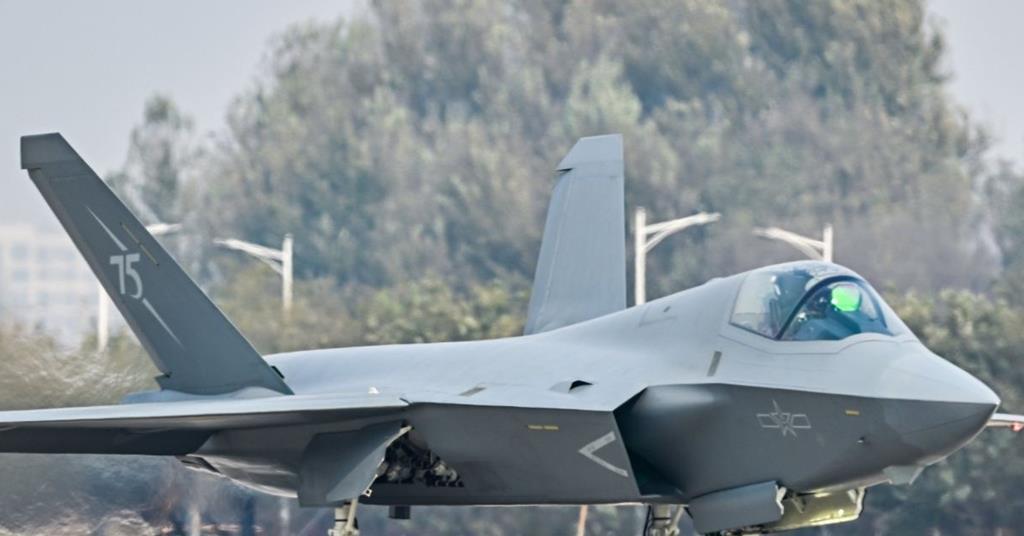 Les difficultés de modernisation des chasseurs de l'Inde s'intensifient alors que le Pakistan pour acquérir le J-35 chinois