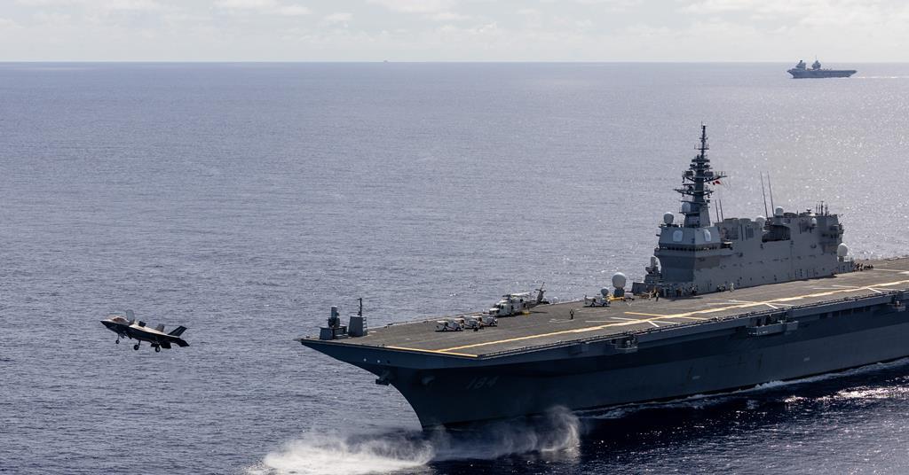 Le F-35B britannique fait un premier atterrissage sur le transporteur japonais lors d'un exercice naval trilatéral majeur