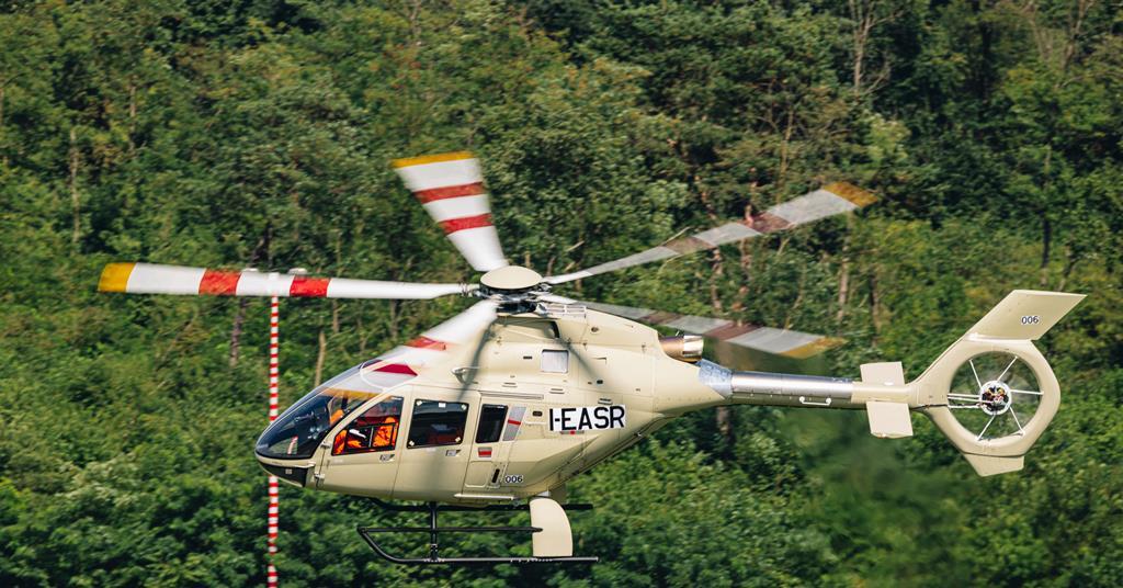 Les hélicoptères Leonardo volent d'abord la conformité de la production AW09