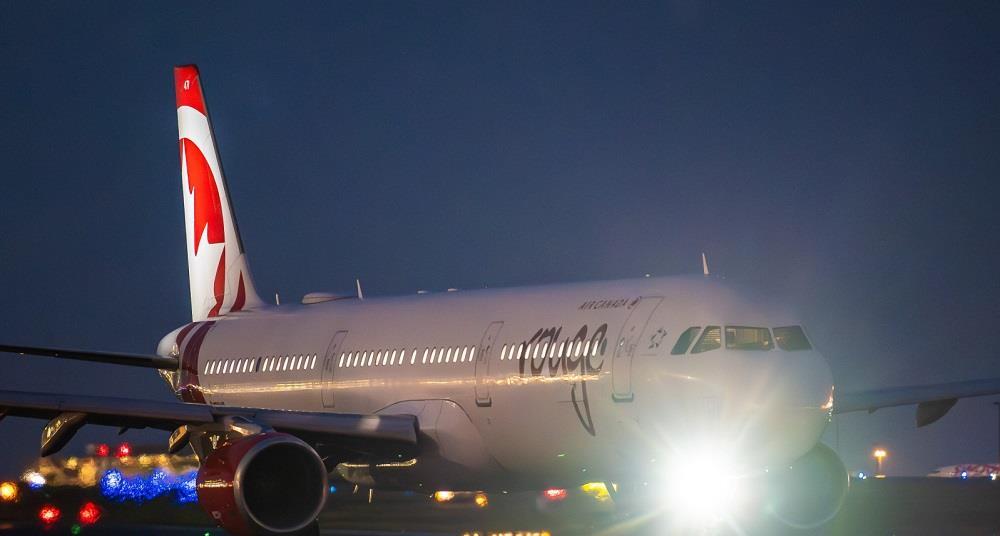 Air Canada tire les conseils financiers alors que le syndicat de l'équipage de cabine frappant refuse de reculer