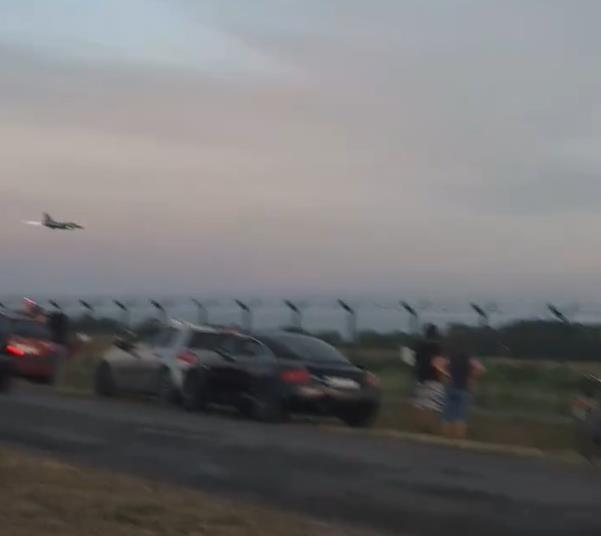 Les chasseurs polonais de l'Air Force F-16C s'écrase pendant la répétition pour Radom Airshow, tuant le pilote