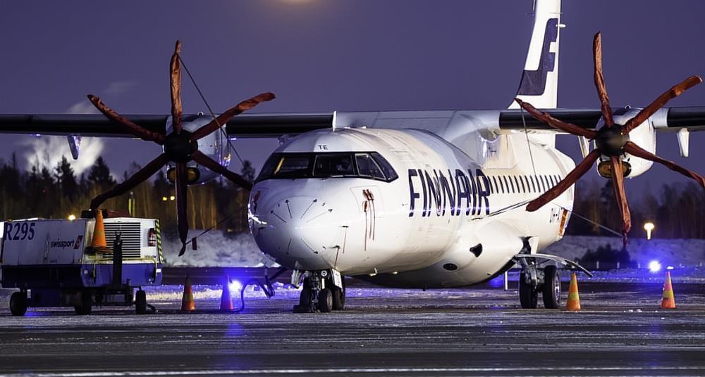 Le frein d'ATR 72 n'est pas engagé avant qu'il ne roule et frappe l'unité d'alimentation