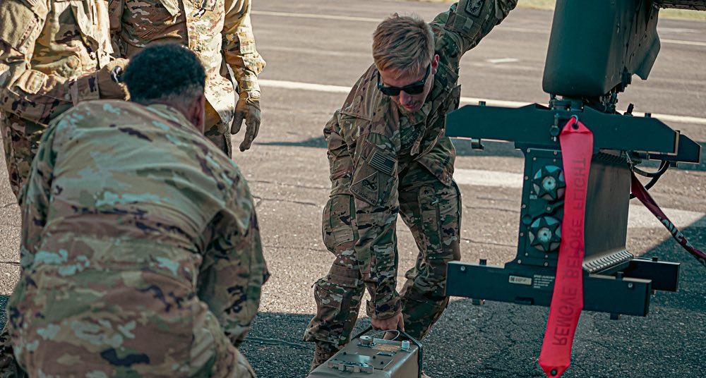 L'Armée américaine Apache lance le missile Spike NLOS dans la première démonstration européenne