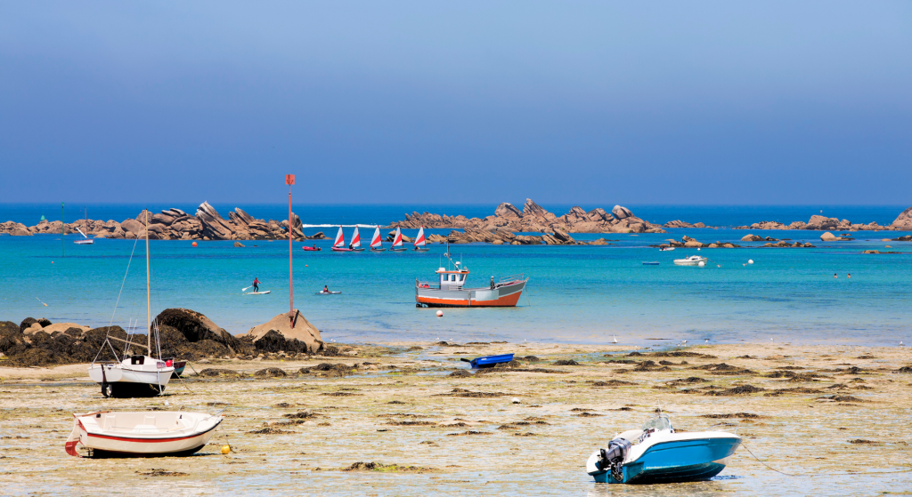 Ce petit port breton est victime de son succès : les habitants réclament une pause touristique