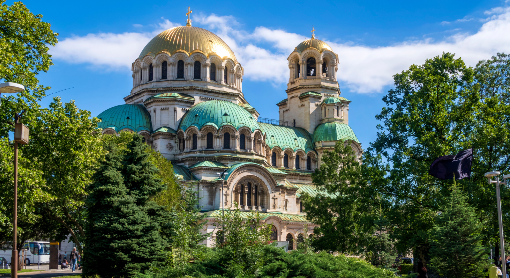 Ils ont quitté la France pour vivre ici : logement pas cher, nature sauvage, et une vie sans stress