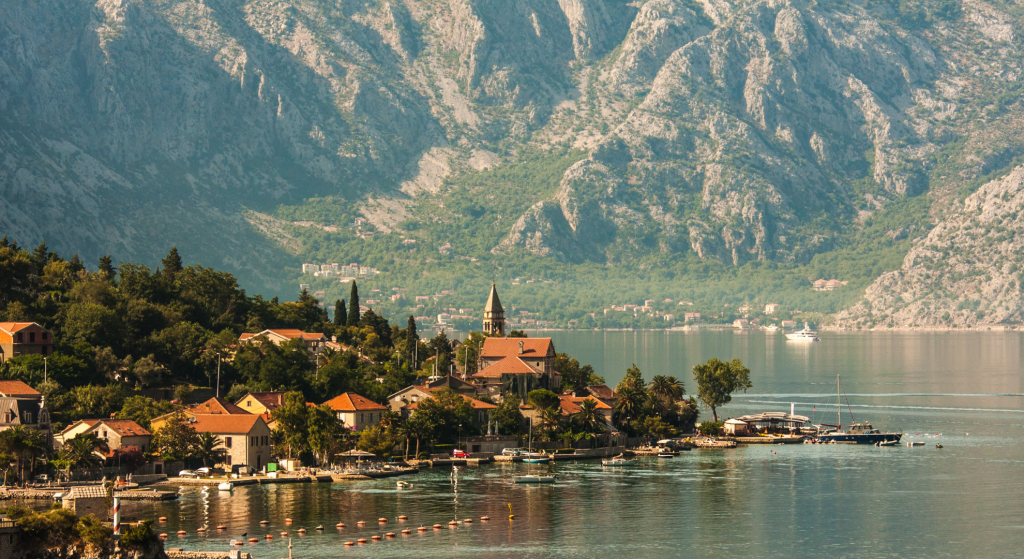 “On ne reviendra jamais” : pourquoi cette famille a trouvé son paradis dans les Balkans