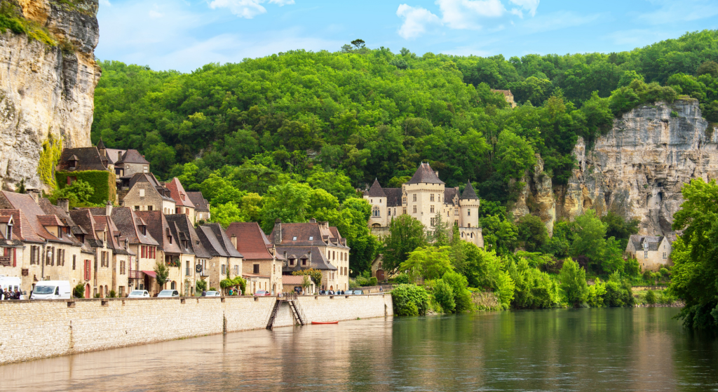 “On voulait juste un village calme” : ce couple découvre l’envers du décor en s’installant en Dordogne