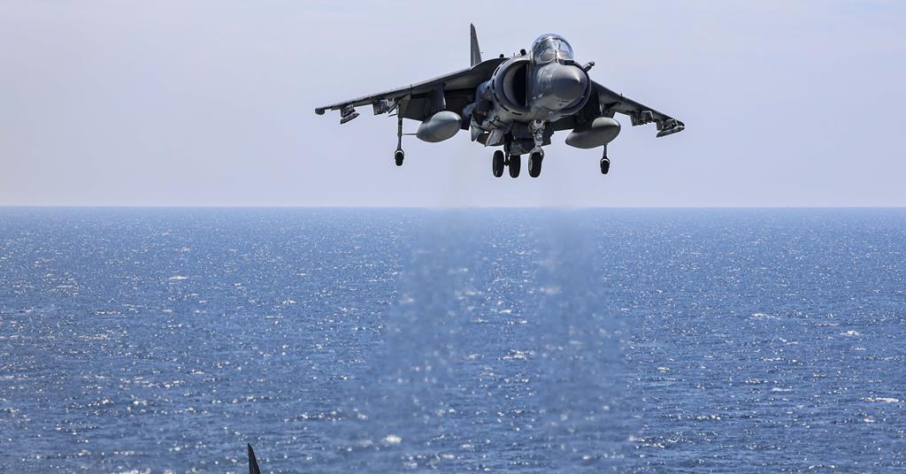 Les F-16 vénézuéliens conduisent une passe basse «provocante» sur le destructeur de la marine américaine dans les eaux des Caraïbes