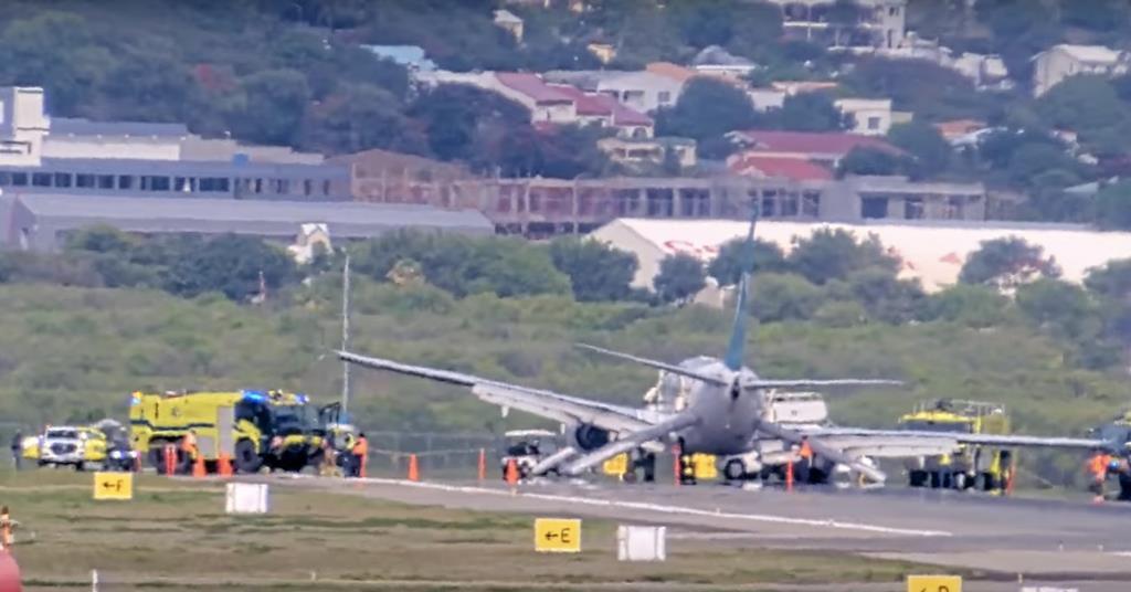 WestJet 737 subit des dégâts d'aile après un atterrissage dur