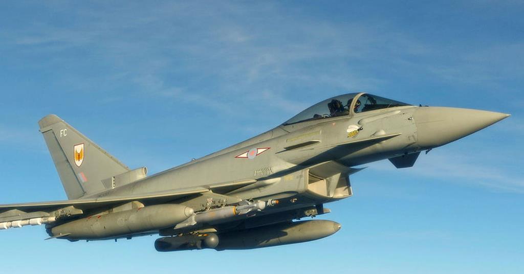 La bombe mise à jour de Raytheon UK Paveway IV frappe la place avec une ogive produite par l'italien