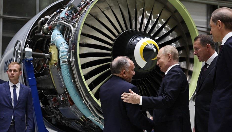 Poutine exhorte le développement rapide du moteur large de corps PD-26 proposé
