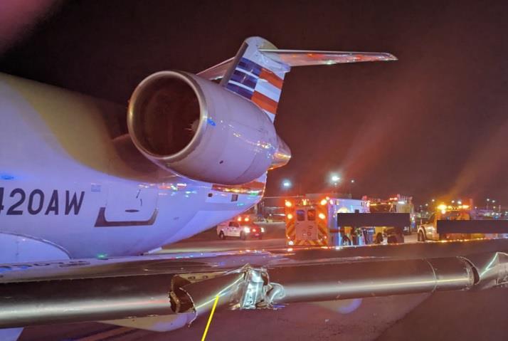 TUG Driver n'a pas vu CRJ200 avant la collision de Chicago Taxiway


