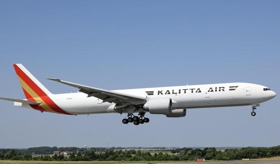 Kalitta Air prend la livraison de la première paire de cargines converties 777-300ERSF