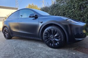 Coûts après un an de conduite avec la Tesla Model Y et 30 000 km : comparaison avec les voitures à essence