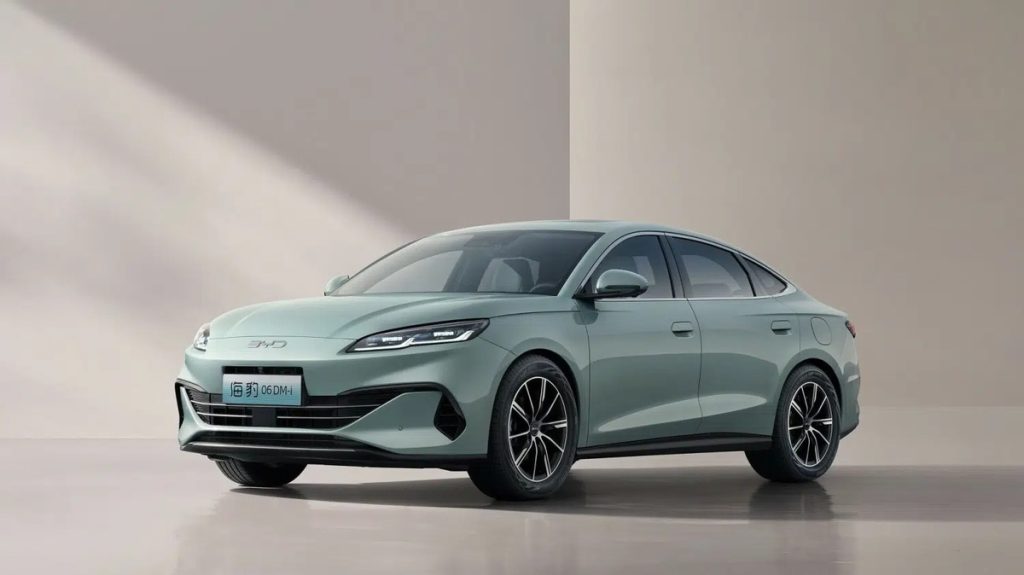 BYD bouleverse le marché avec des hybrides rechargeables affichant 2000 km d’autonomie à un prix incroyable