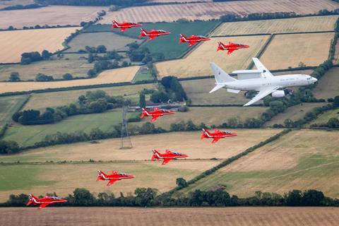 RAF Wedgetail avec des flèches rouges