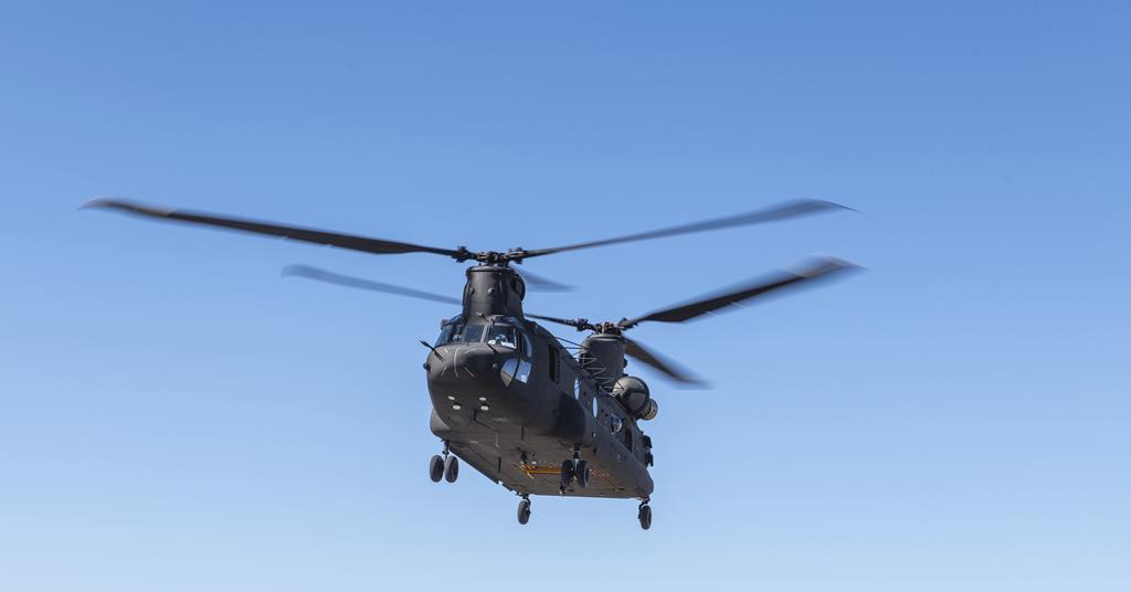 L'armée américaine avance avec des plans de mise en service opérationnels pour les hélicoptères Chinook CH-47F Block II améliorés de Boeing