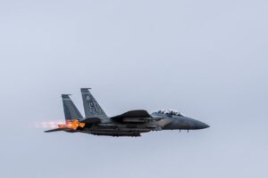Les pilotes polonais de l’Air Force visitent Boeing pour les vols de démonstration F-15EX