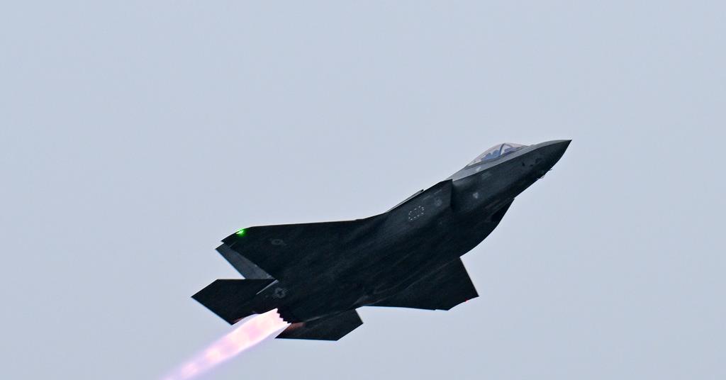 De hauts responsables de la défense canadienne soutiennent l'acquisition du F-35 alors que le premier ministre réfléchit à la décision complète en matière d'achat


