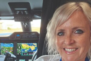 Julie et la jet set : organisation de vols allant des tournées rock aux roadshows investisseurs