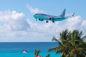 Le PDG de Caribbean Airlines, Gavin Medera, démissionne alors que la compagnie aérienne traverse une transition mouvementée
