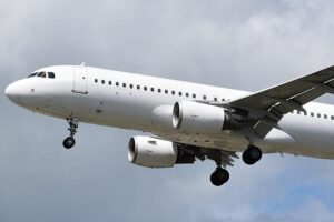 Avia Solutions cède la branche lettone de SmartLynx et envisage de consolider d’autres divisions européennes