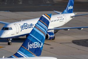 JetBlue décharge 12 autres jets régionaux Embraer 190 tandis que six avions Airbus restent immobilisés au sol pour la maintenance des moteurs