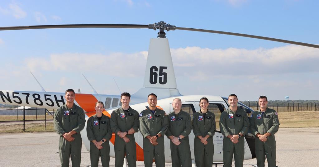 Un entrepreneur de l'US Navy déploie progressivement des hélicoptères Robinson TH-66 pour l'instruction de base des pilotes d'hélicoptères