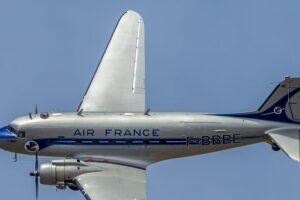 L’enquête met en lumière les inquiétudes des pilotes vieillissants après le décrochage du DC-3 lors d’une répétition du spectacle