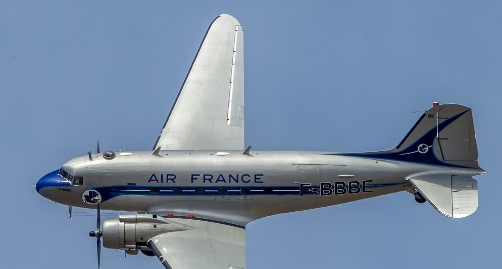 L'enquête met en lumière les inquiétudes des pilotes vieillissants après le décrochage du DC-3 lors d'une répétition du spectacle