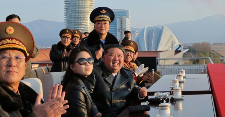 La Corée du Nord présente des armes suspectes ressemblant à des systèmes sud-coréens lors des célébrations du 80e anniversaire de l'armée de l'air


