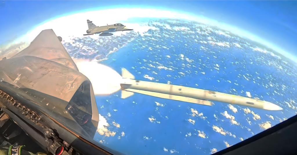 L'armée de l'air brésilienne teste des missiles Meteor au-delà de la portée visuelle depuis le Gripen E