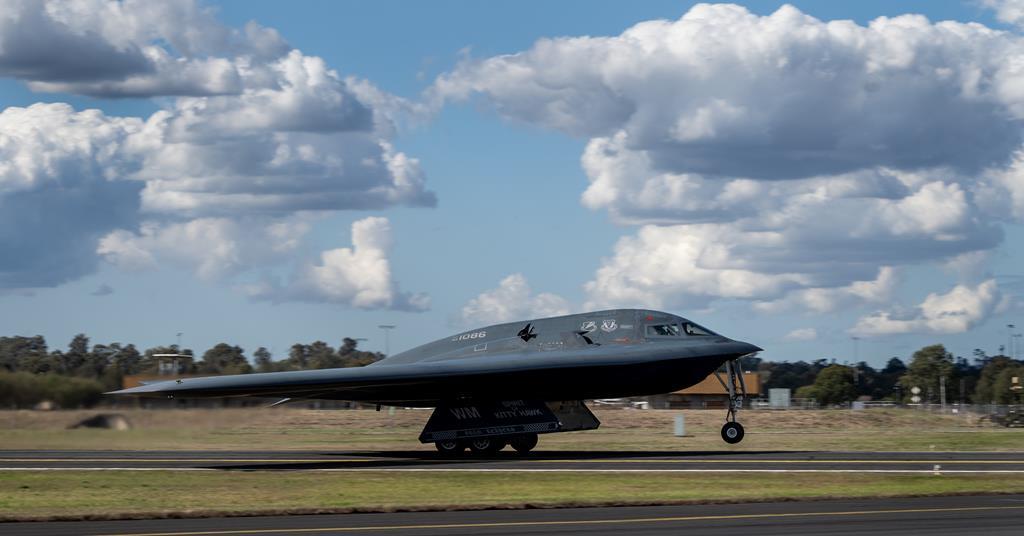 Le bombardier furtif B-2 endommagé revient au front après quatre ans de réparation suite à l'effondrement du train d'atterrissage