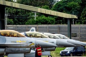 La Royal Thai Air Force mène des frappes contre les infrastructures militaires cambodgiennes alors que les tensions frontalières s’intensifient entre les voisins d’Asie du Sud-Est