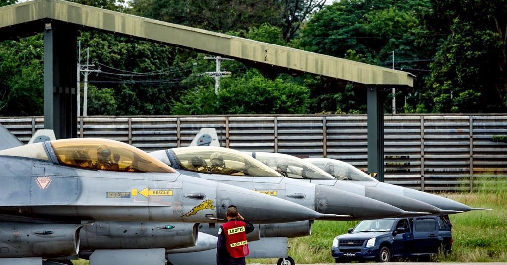 La Royal Thai Air Force mène des frappes contre les infrastructures militaires cambodgiennes alors que les tensions frontalières s'intensifient entre les voisins d'Asie du Sud-Est