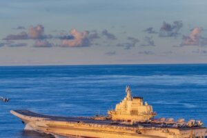 Le Japon dépose une protestation officielle après que les chasseurs chinois J-15 ont verrouillé les radars des avions F-15J près d’Okinawa