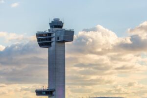 Le gouvernement américain choisit l’entrepreneur Peraton pour diriger la modernisation du contrôle du trafic aérien