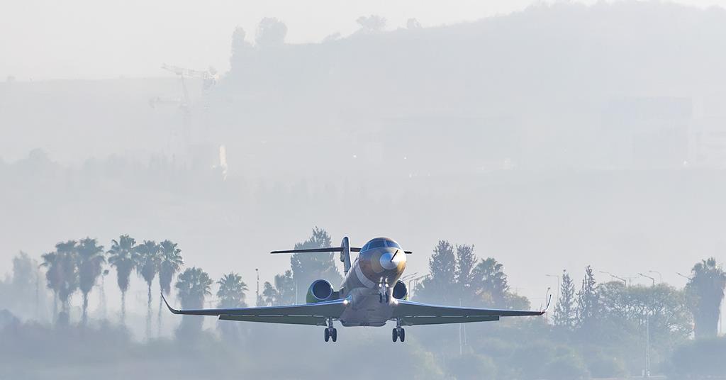 Le nouveau biréacteur d'affaires super-intermédiaire G300 de Gulfstream réalise son premier vol