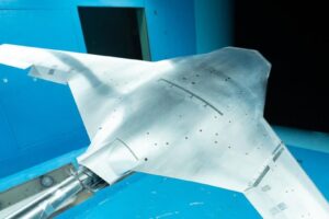 Shield AI commence à tester en soufflerie le chasseur autonome X-Bat