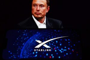 SpaceX abaisse en urgence 4 400 satellites: une opération record dans la course contre la catastrophe spatiale