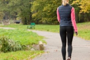 Marche quotidienne : la distance parfaite pour retrouver une forme éclatante, selon les experts
