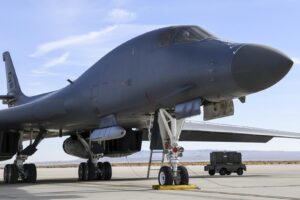 Des bombardiers B-1B de l&rsquo;US Air Force repérés chargeant des bombes guidées et des missiles de croisière de 900 kg à la RAF Fairford