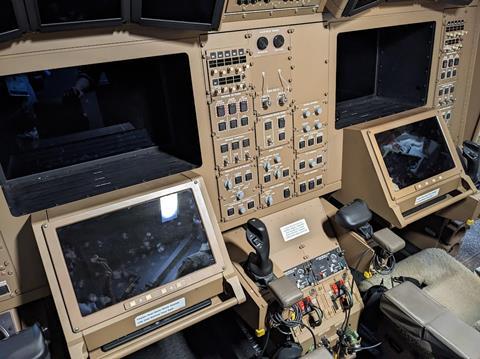 Station des opérateurs de perche du système de vision à distance KC-46
